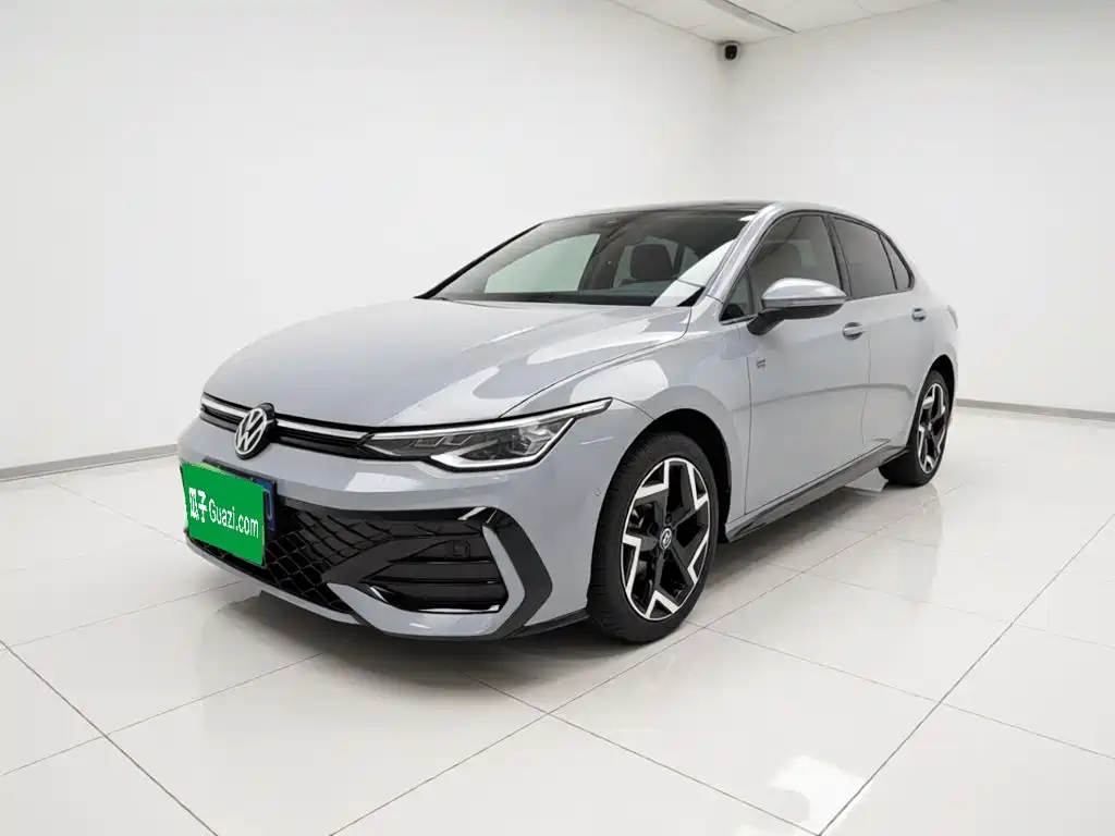 Фото 1 - Volkswagen Golf