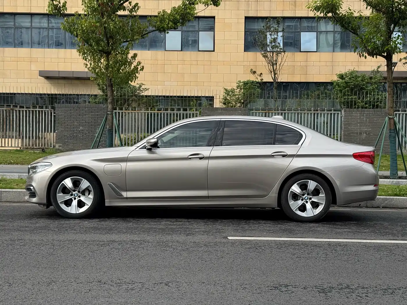 BMW 5 Series New Energy 2020 530Le Range Upgrade Luxury Package фото 14