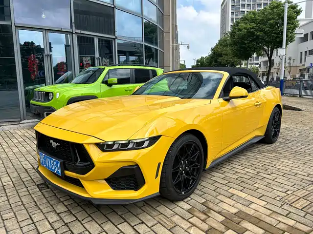 Ford Mustang 2024 2.3T EcoBoost Convertible Sport Edition — фото 1