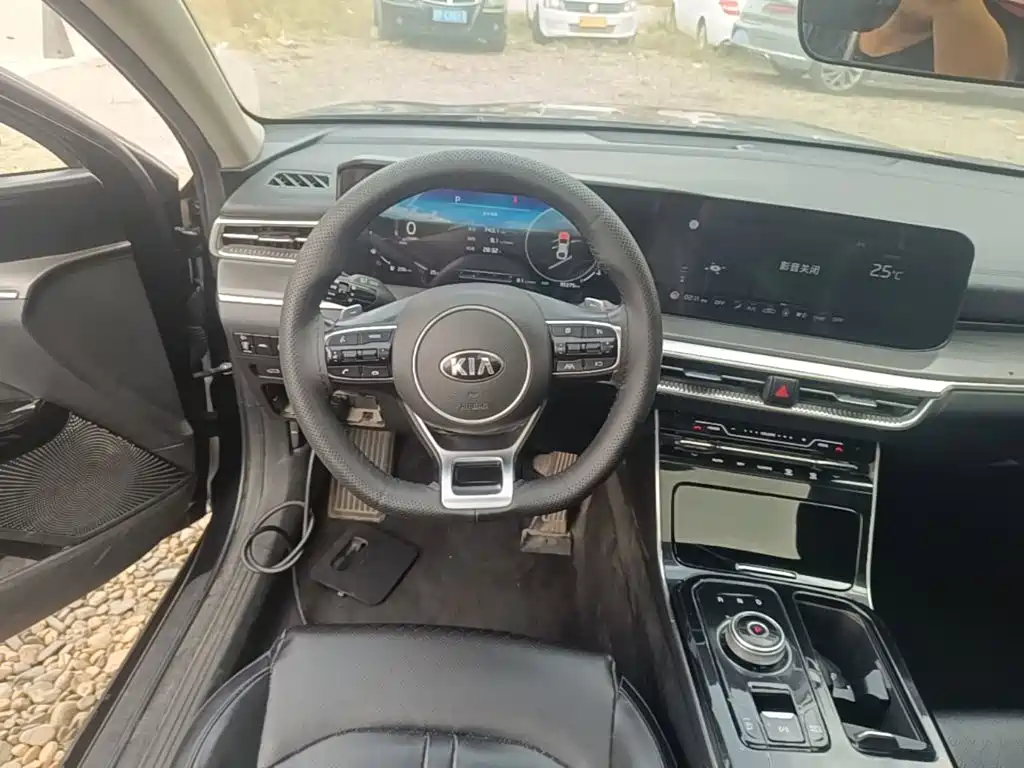 Photo 11 - Kia K5