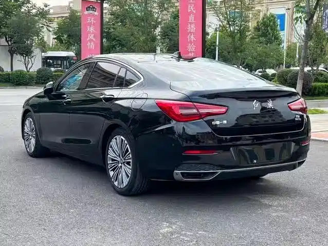 صورة 10 - Hongqi H5