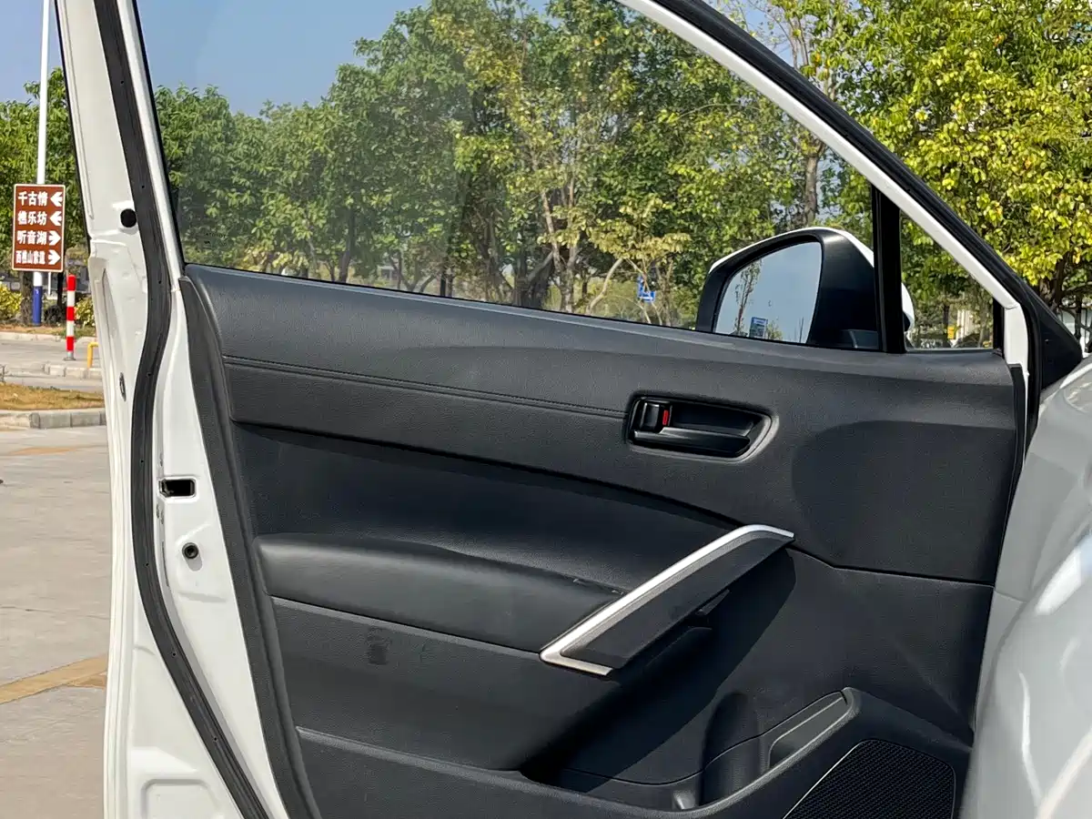 Toyota Frontlander 2023 2.0L CVT Leading Edition фото 9