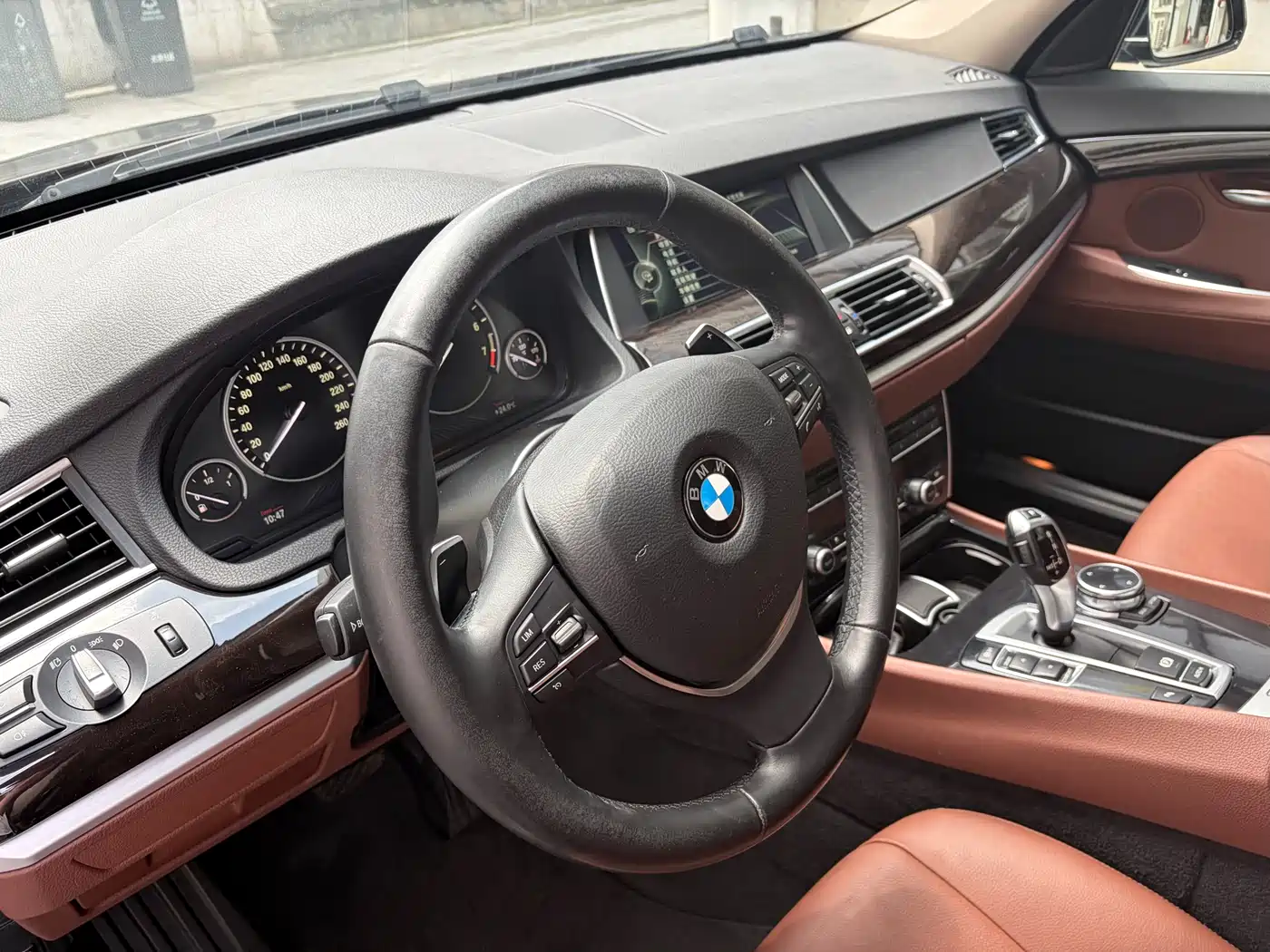 BMW 5 Series GT 2014 535i Leading фото 10