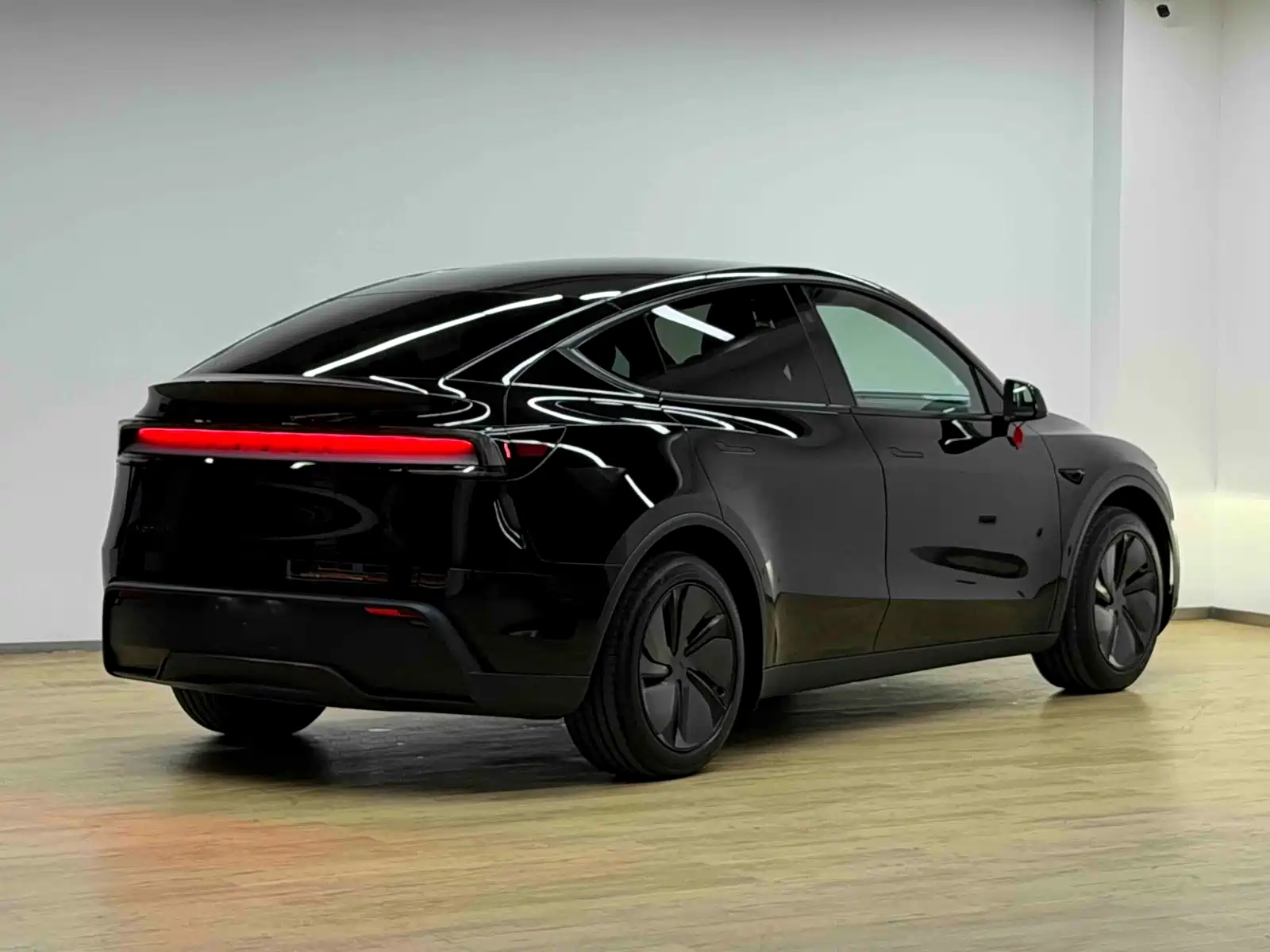 Photo 23 - Tesla Model Y