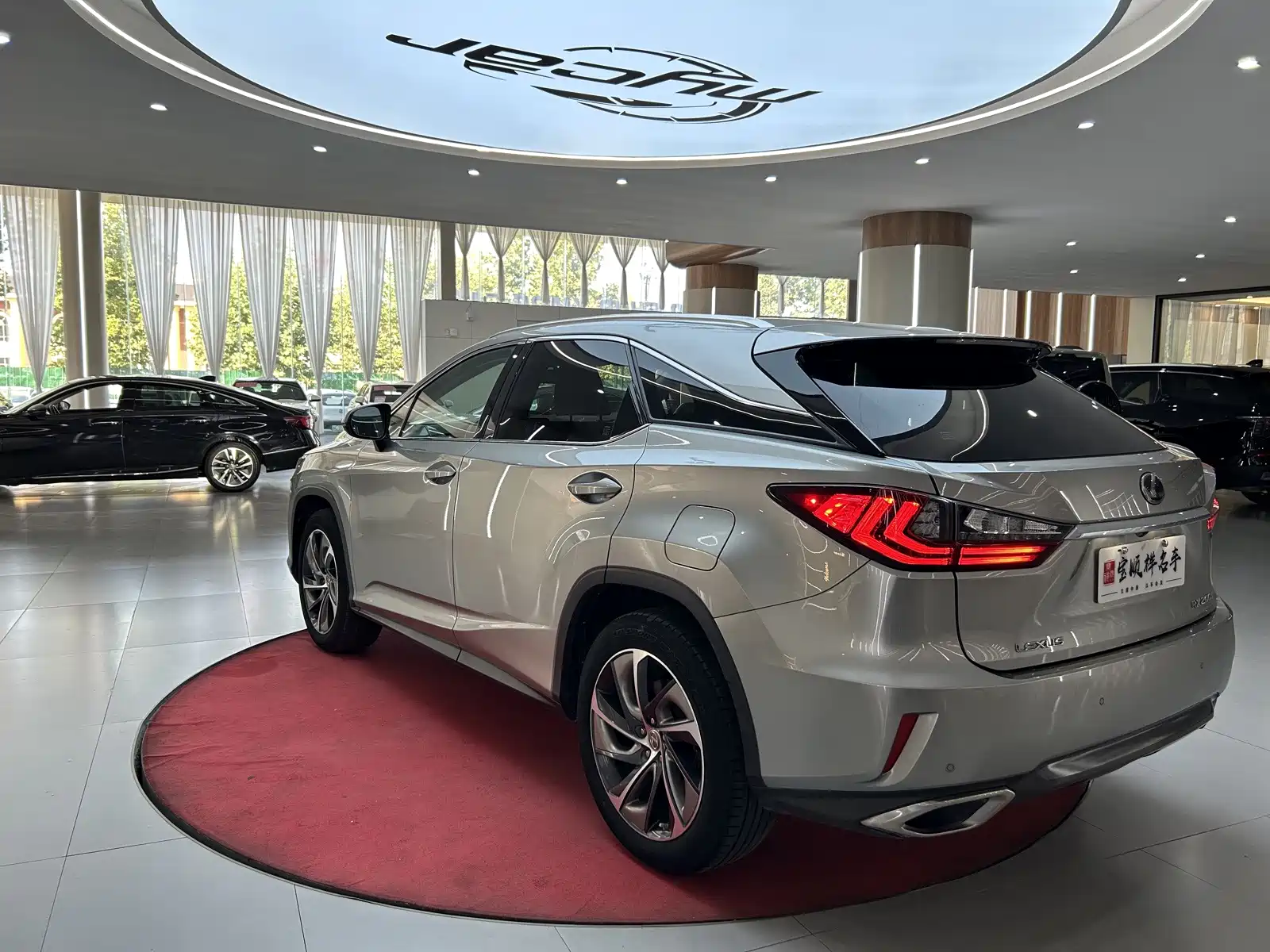 Фото 7 - Lexus RX