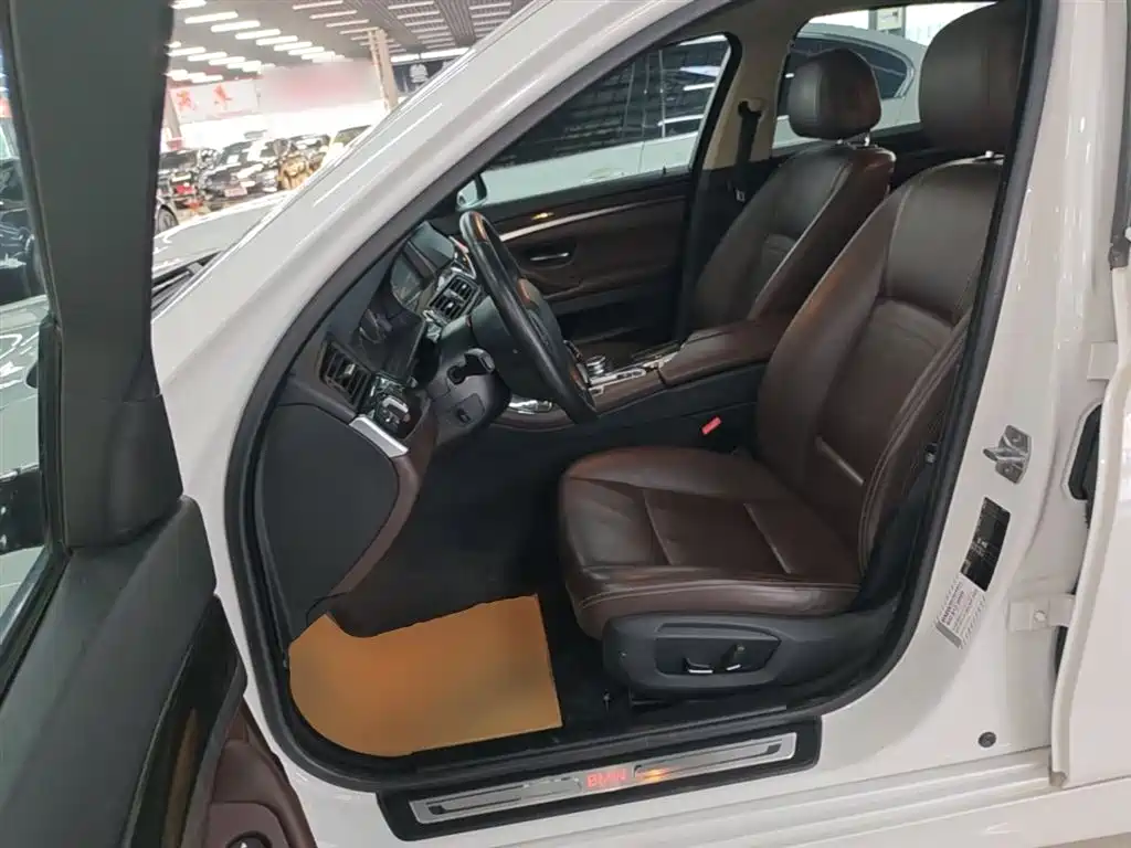 BMW 5 Series 2014 525Li Luxury Design Package фото 15