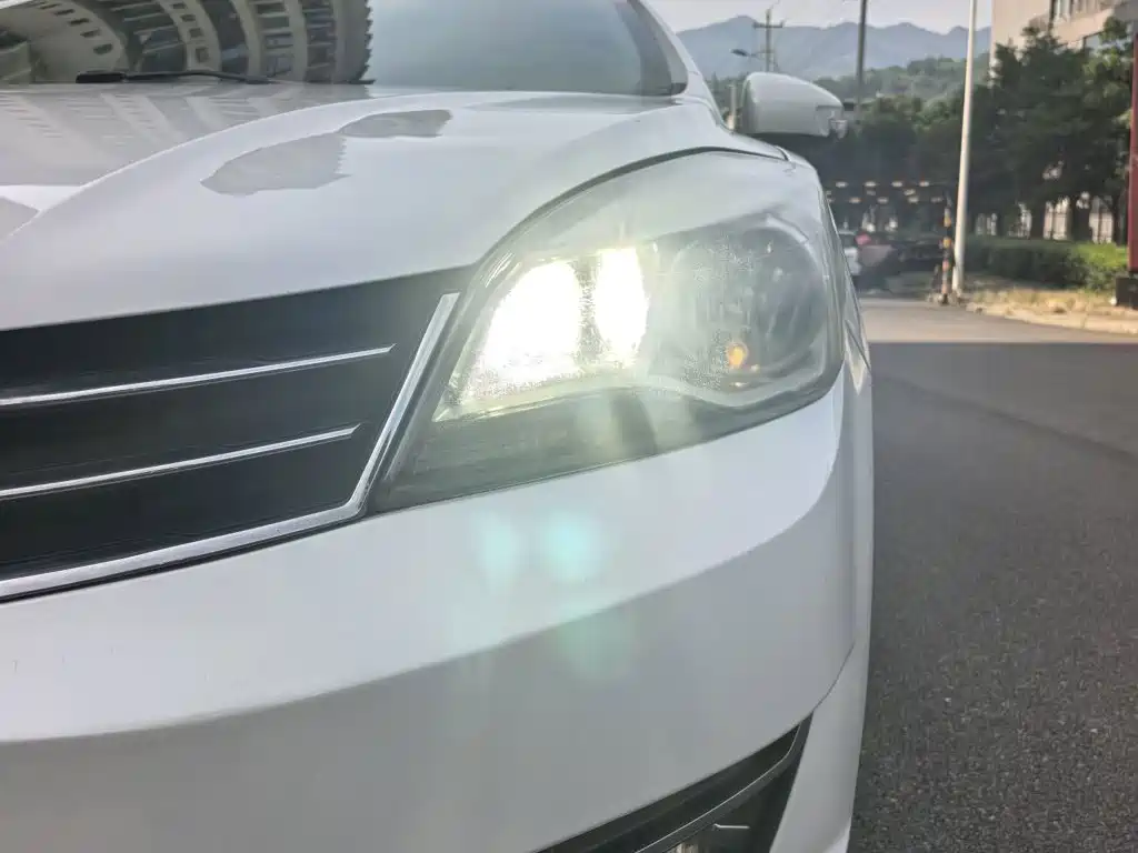 Dongfeng Aeolus L60 2018 2015 1.8L Automatic New Enjoyment Type