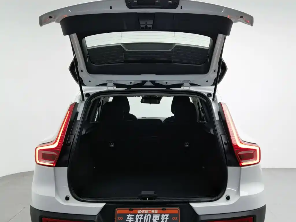 Volvo XC40 2021 2022 Model T4 AWD Smart Drive Fashion Edition