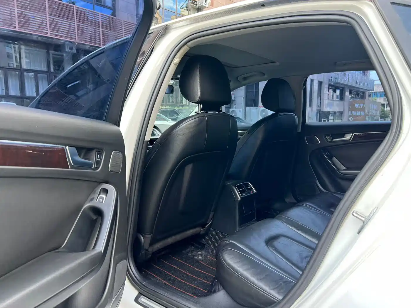 Audi A4L 2013 35 TFSI Automatic Luxury фото 5