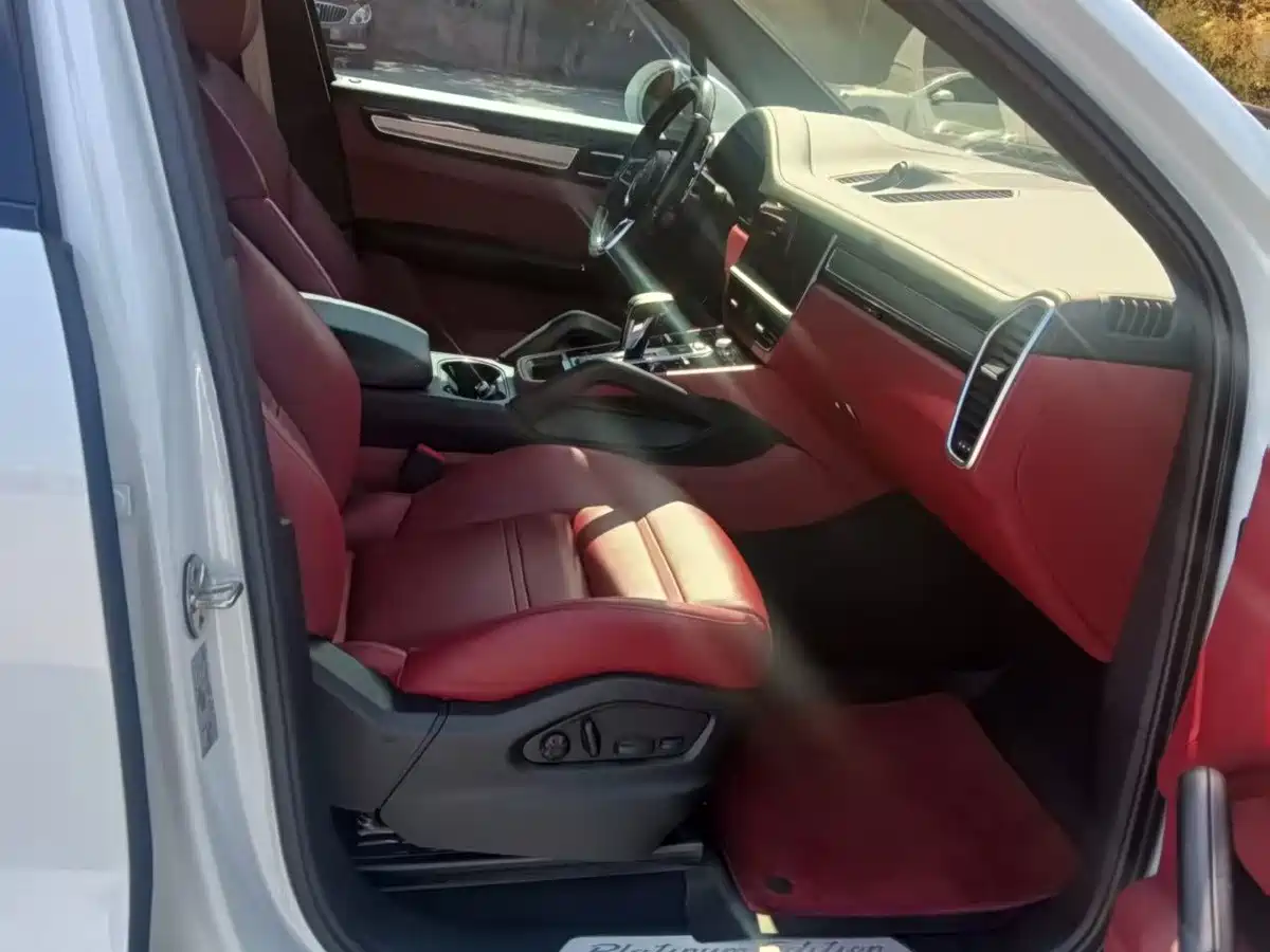 Photo 6 - Porsche Cayenne
