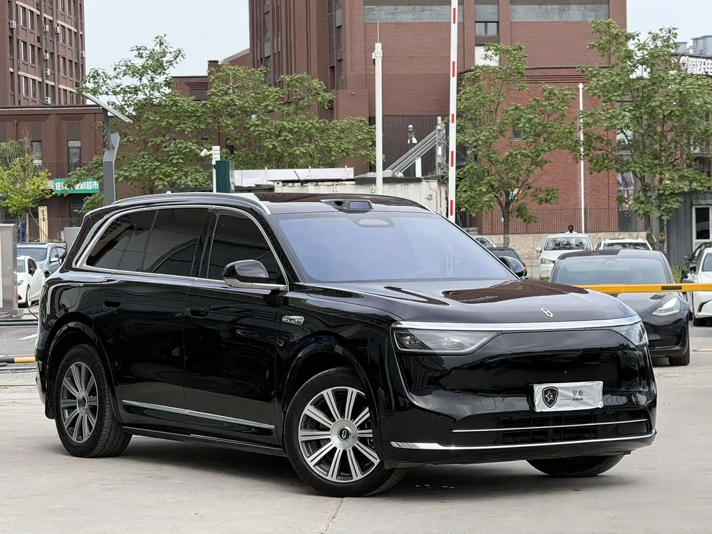 AITO Wenjie AITO M8 2025 Range Extender Max+ Edition 53.4kWh 5-seater фото 3
