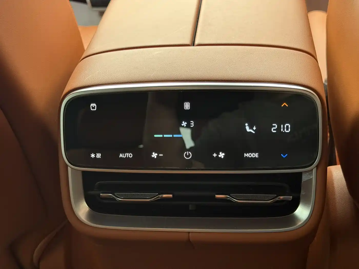 AITO Wenjie AITO M8 2025 Range Extender Max+ Edition 53.4kWh 5-seater фото 16