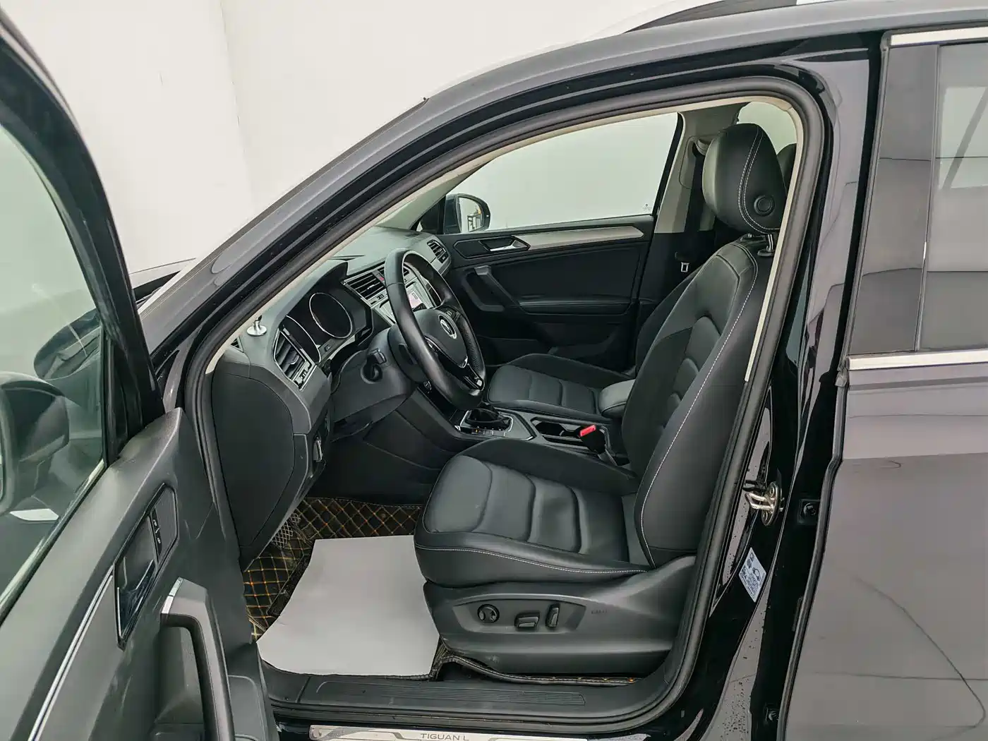 Volkswagen Tiguan L 2021 330TSI Automatic 2WD Smart фото 10