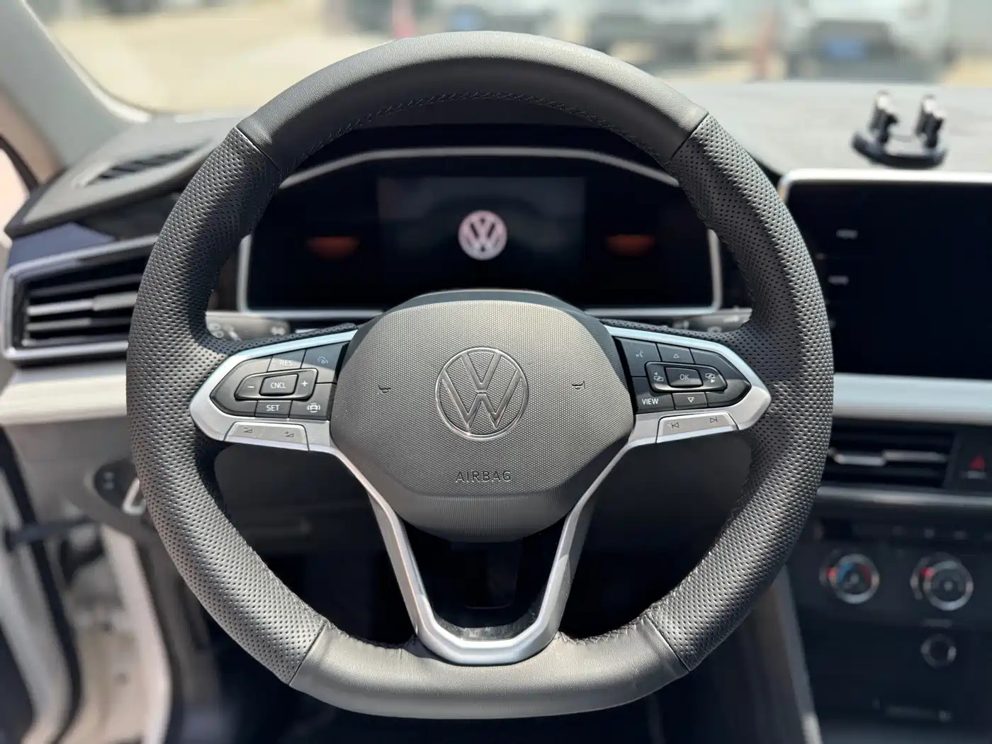Volkswagen Tiguan L 2022 330TSI Automatic 2WD Comfort Edition фото 10