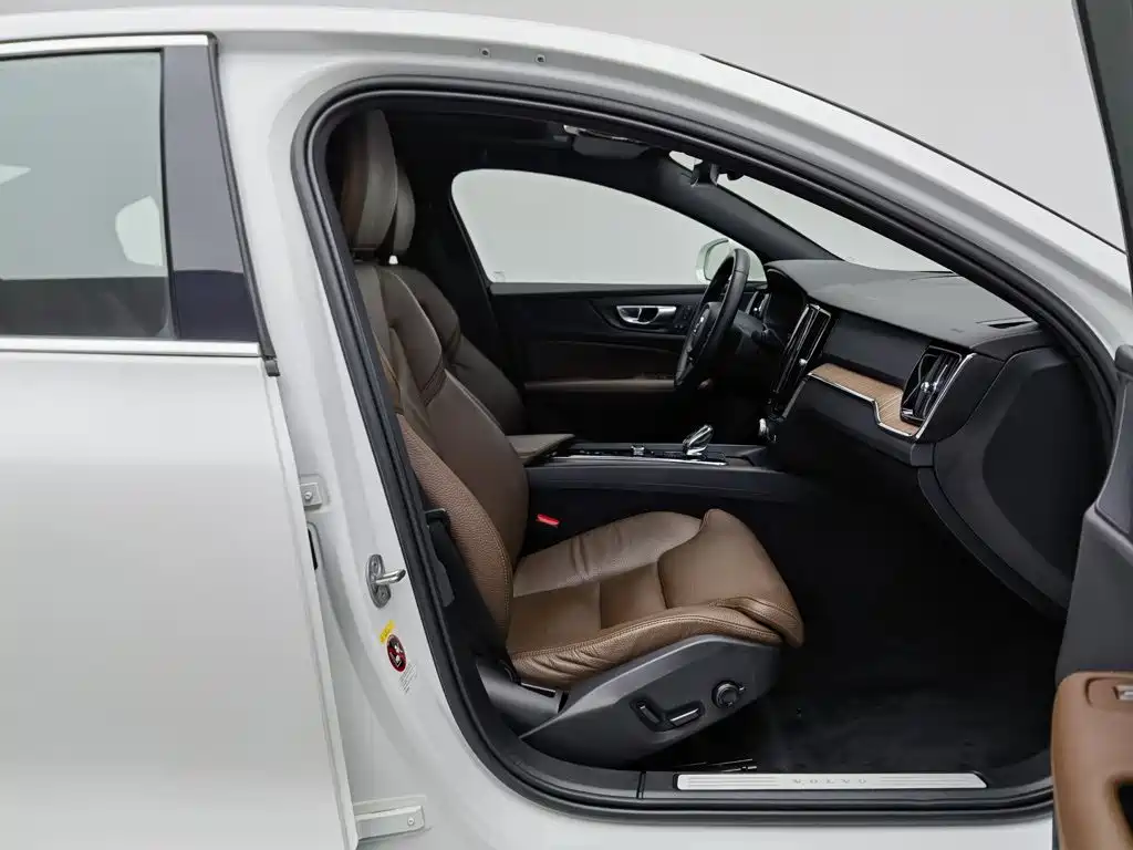 Volvo S60 2024 2024 B4 Inscription Luxury Edition