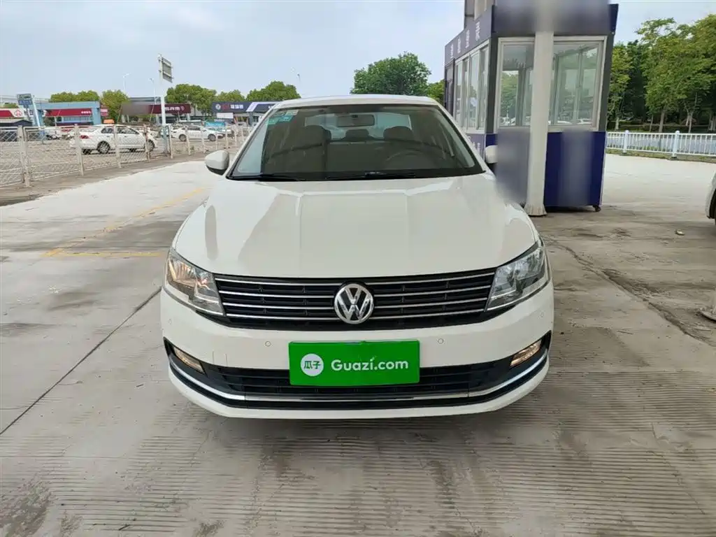 Volkswagen Lavida 2015 1.6L Automatic Comfort Edition фото 3