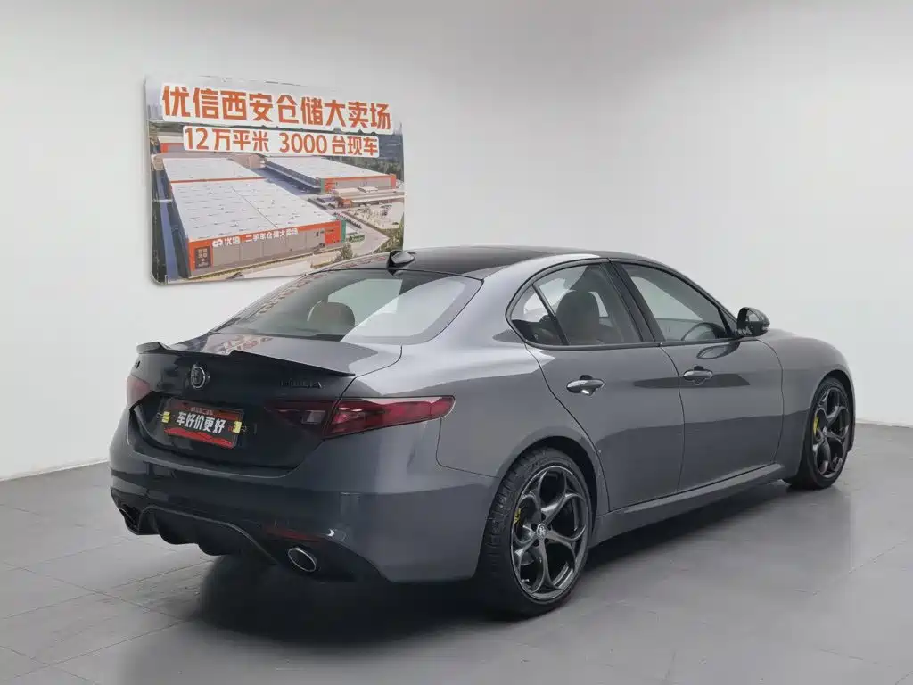 Alfa Romeo Giulia 2019 2017 2.0T 200HP Luxury Edition