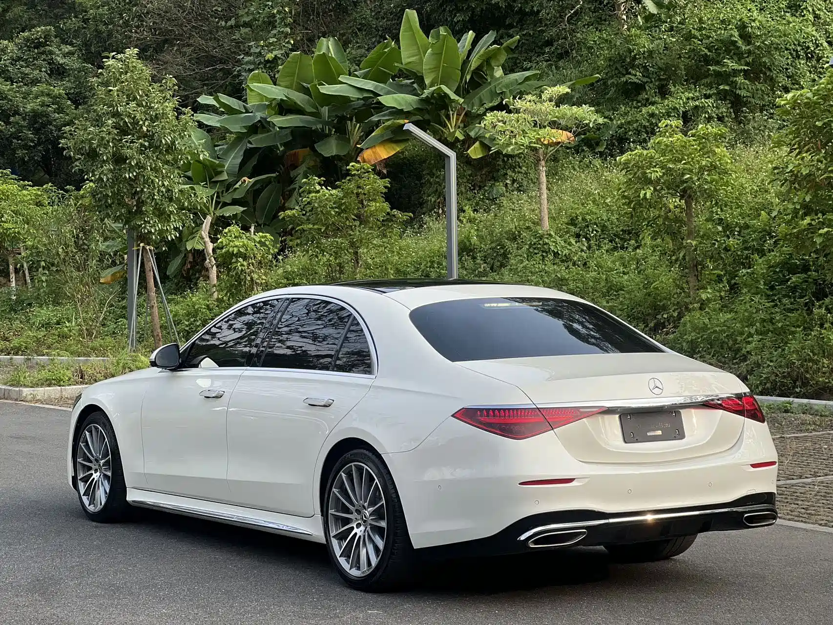 Photo 9 - Mercedes-Benz S-Class