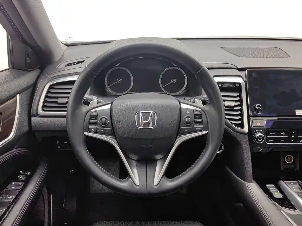 Фото 11 - Honda UR-V