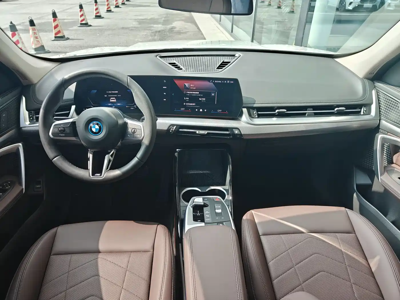 BMW iX1 2023 eDrive25L M Sport Package фото 9