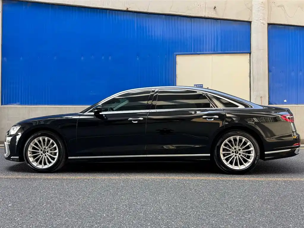 Audi A8 2025 A8L 45 TFSI quattro Luxury фото 3