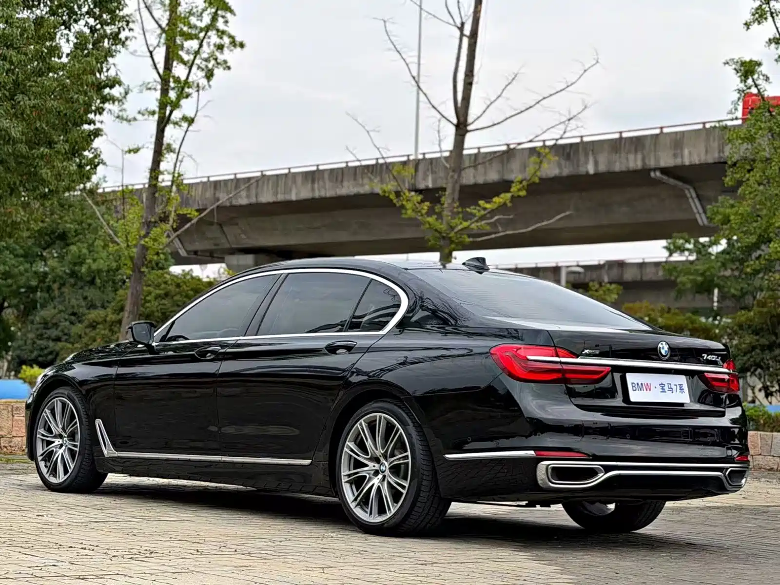 Photo 13 - BMW 7 Series
