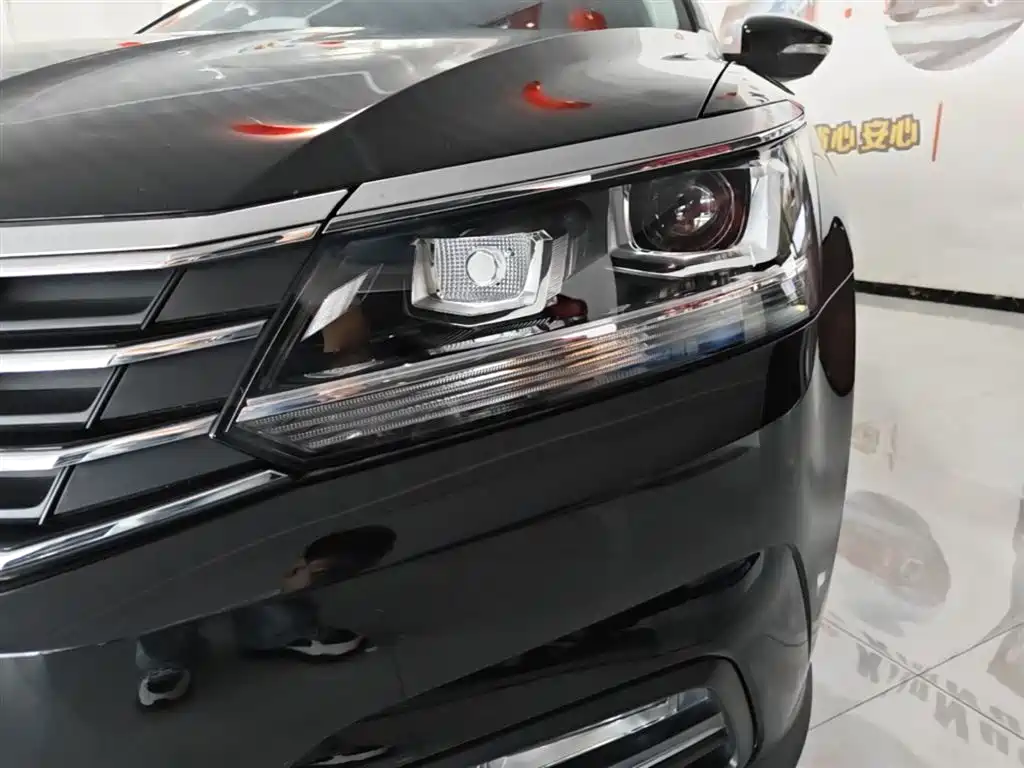 Volkswagen Passat 2017 280TSI DSG Elegance фото 24