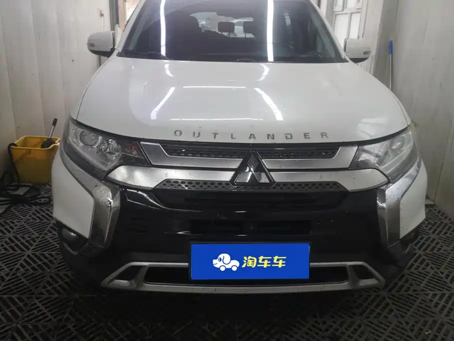 Фото 2 - Mitsubishi Outlander