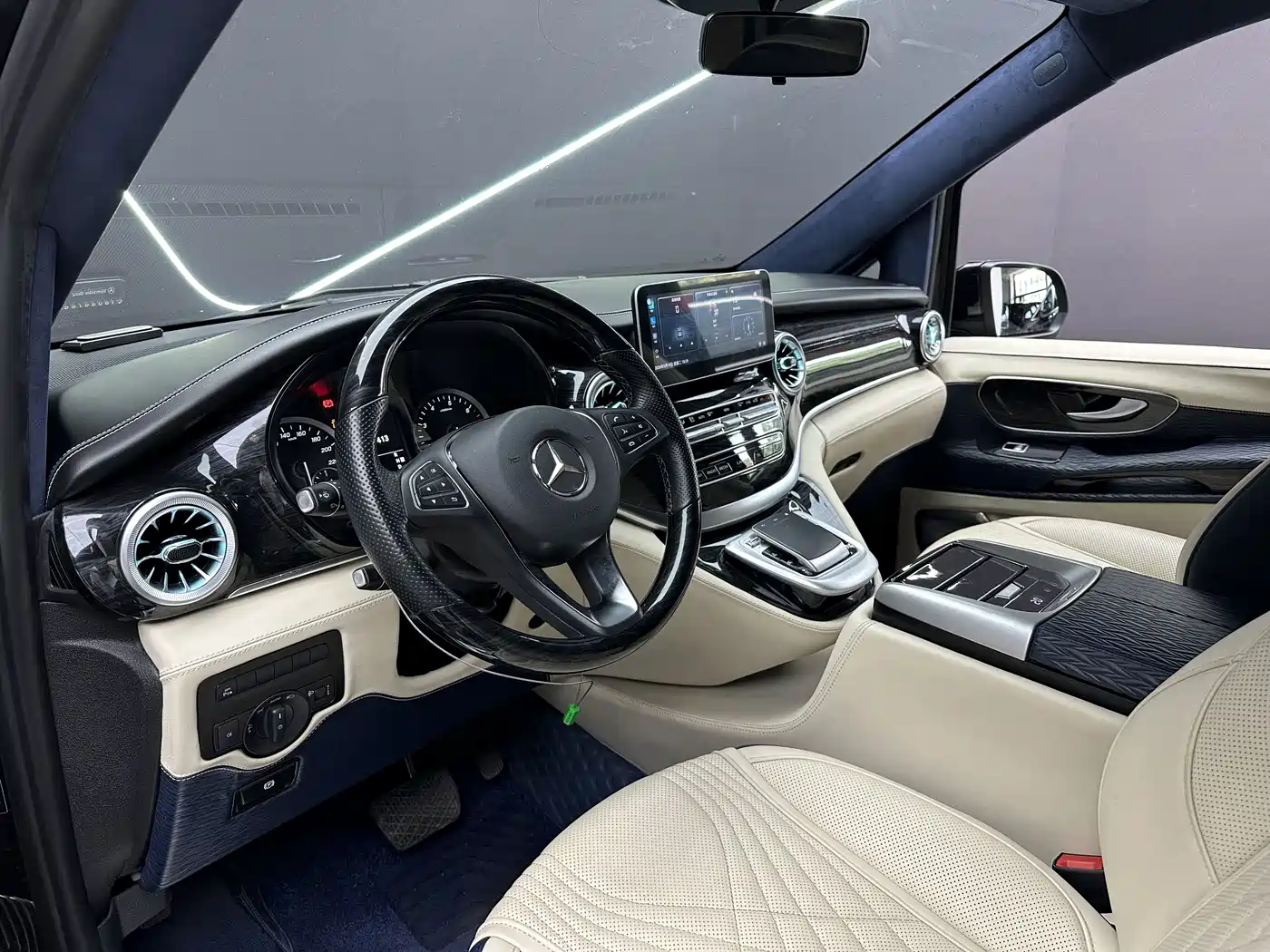 Mercedes-Benz Vito 2023 2.0T Business 7-Seater фото 7