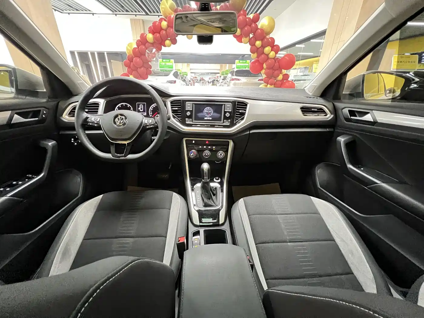 Volkswagen T-ROC 2020 230TSI DSG 2WD Progressive фото 9