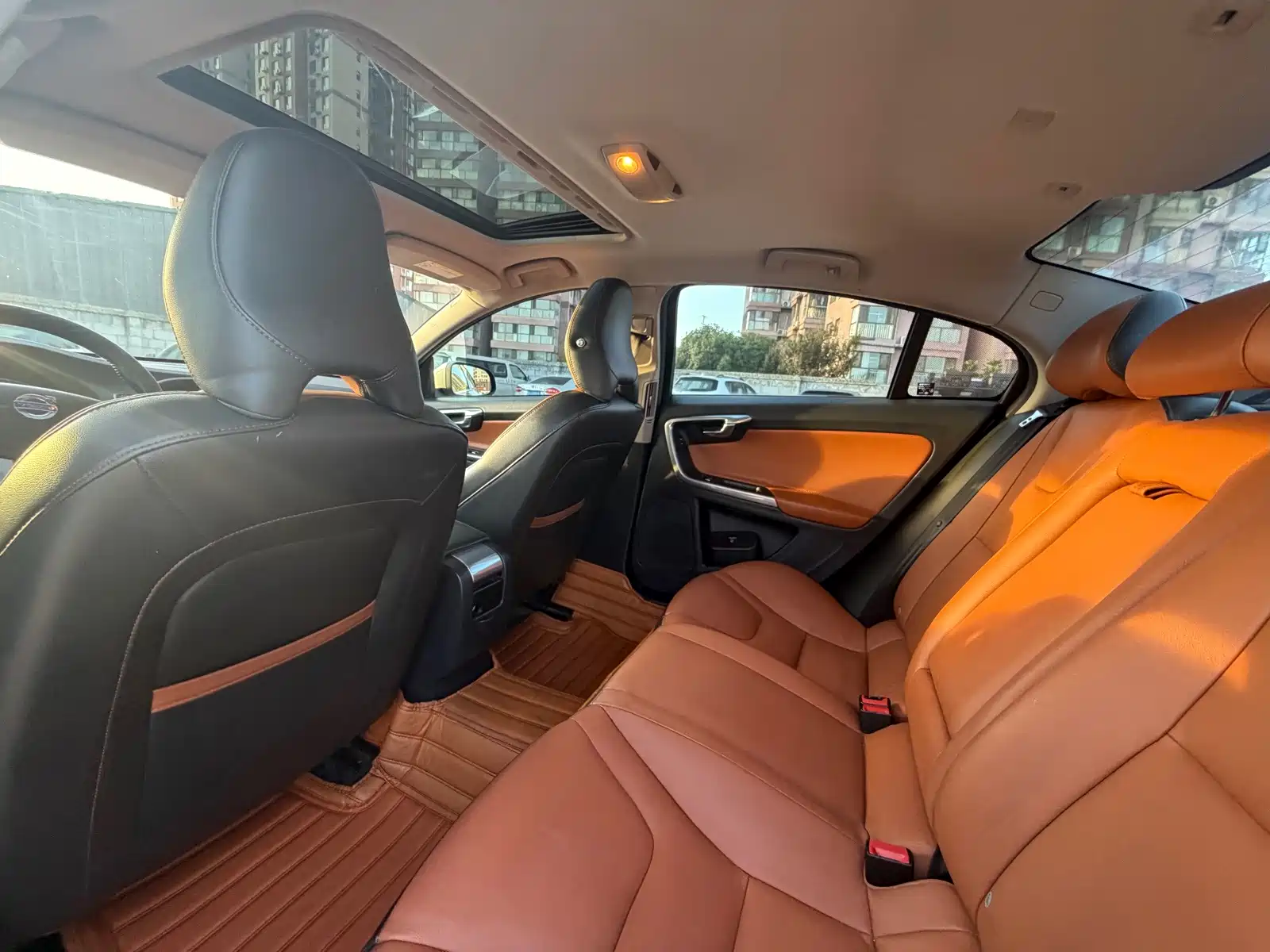 Photo 8 - Volvo S60