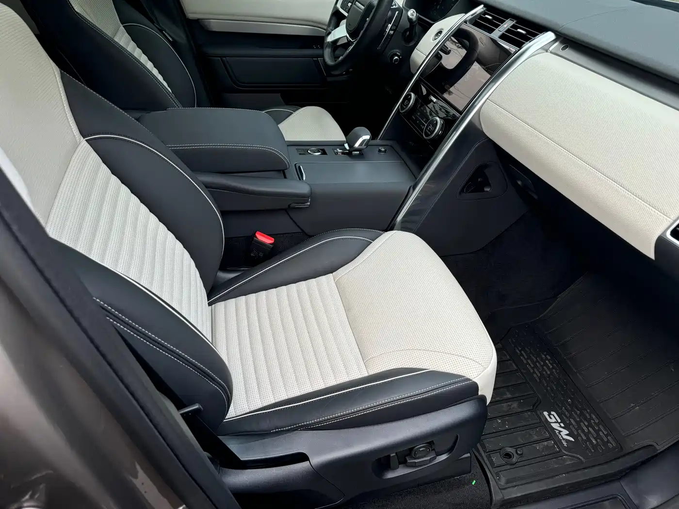 Land Rover Discovery 2021 360PS R-Dynamic HSE фото 7