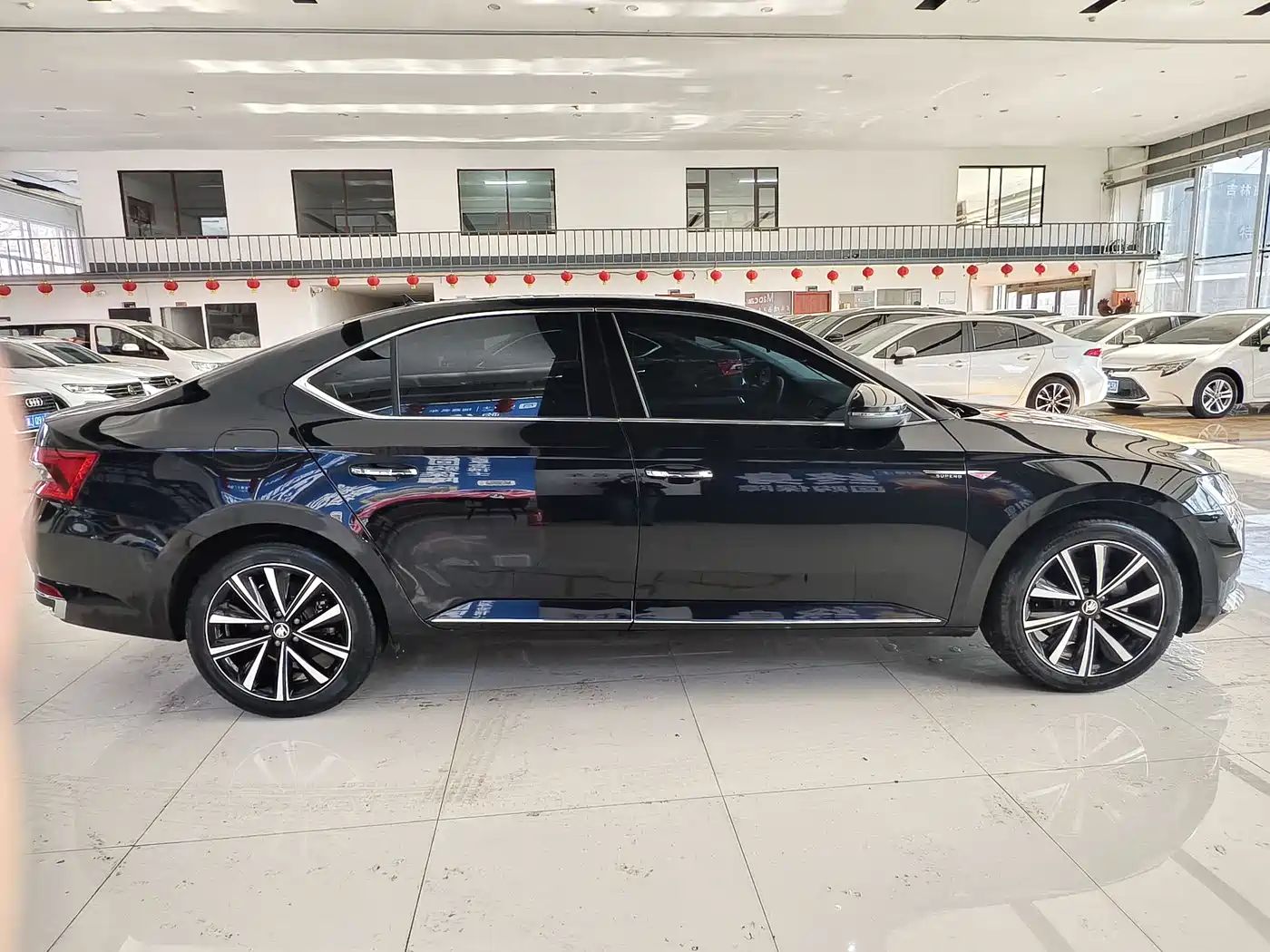 Škoda Superb 2023 TSI280 DSG Premium Edition фото 24