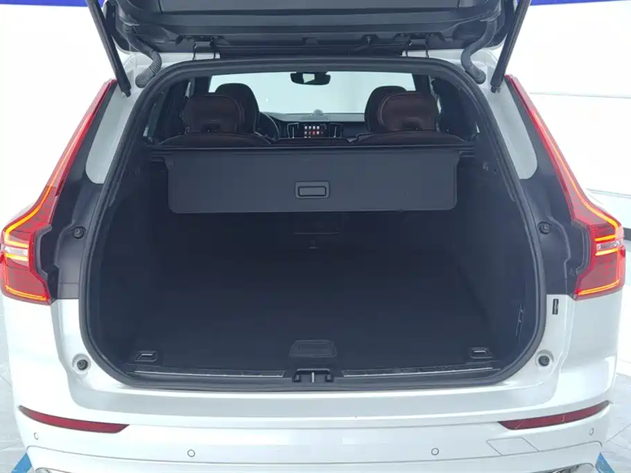 VOLVO XC60 PLUG IN HYBRID