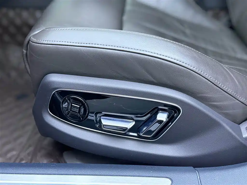 Audi A8 2018 A8L 55 TFSI quattro Launch Premium фото 10