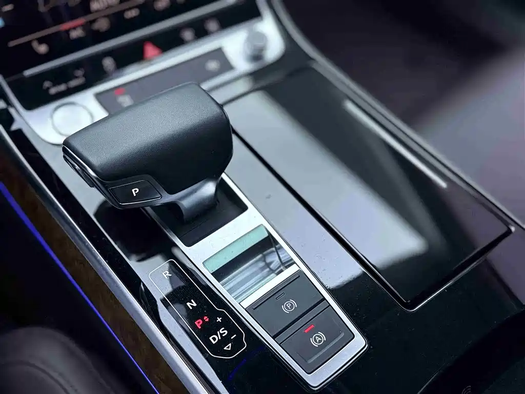Audi A8 2018 A8L 55 TFSI quattro Launch Premium фото 8