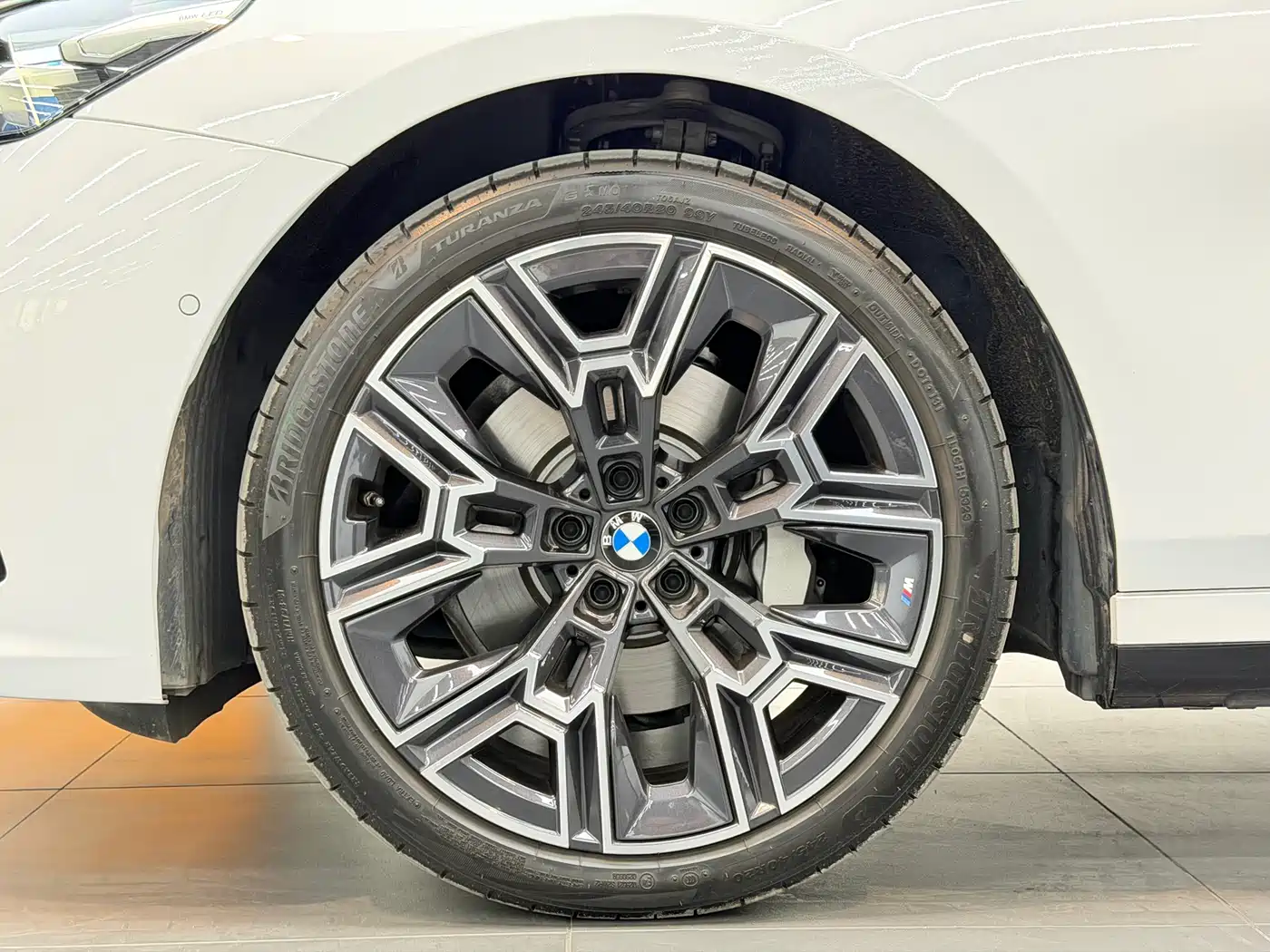 BMW 5 Series 2024 530Li Premium M Sport Package фото 16