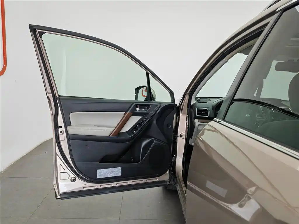 Subaru Forester 2013 2.5i Automatic Premium Edition фото 8
