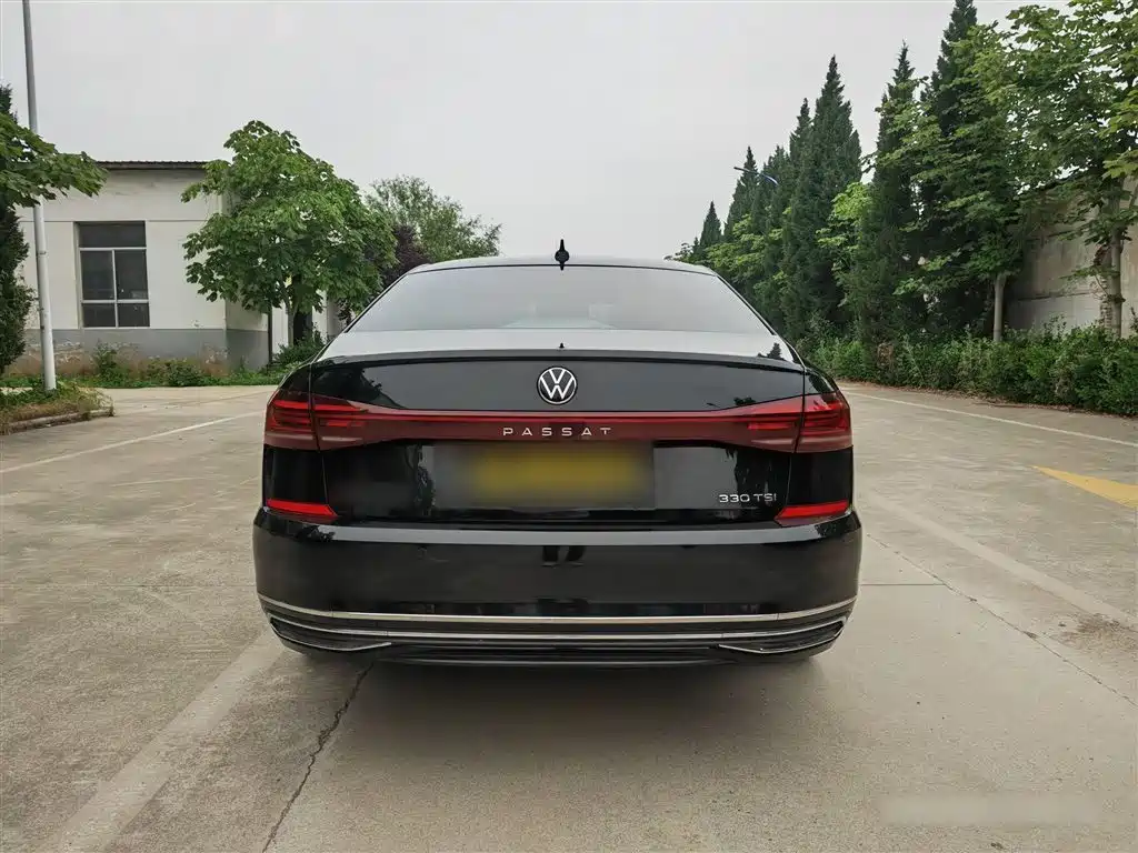 Volkswagen Passat 2023 330TSI Starlight Elite Edition фото 11