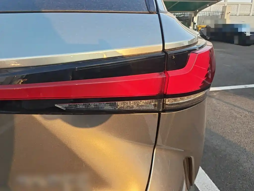 Photo 8 - Lexus RX
