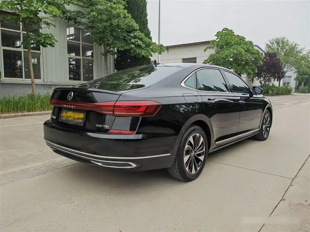 Volkswagen Passat 2023 330TSI Starlight Elite Edition фото 12