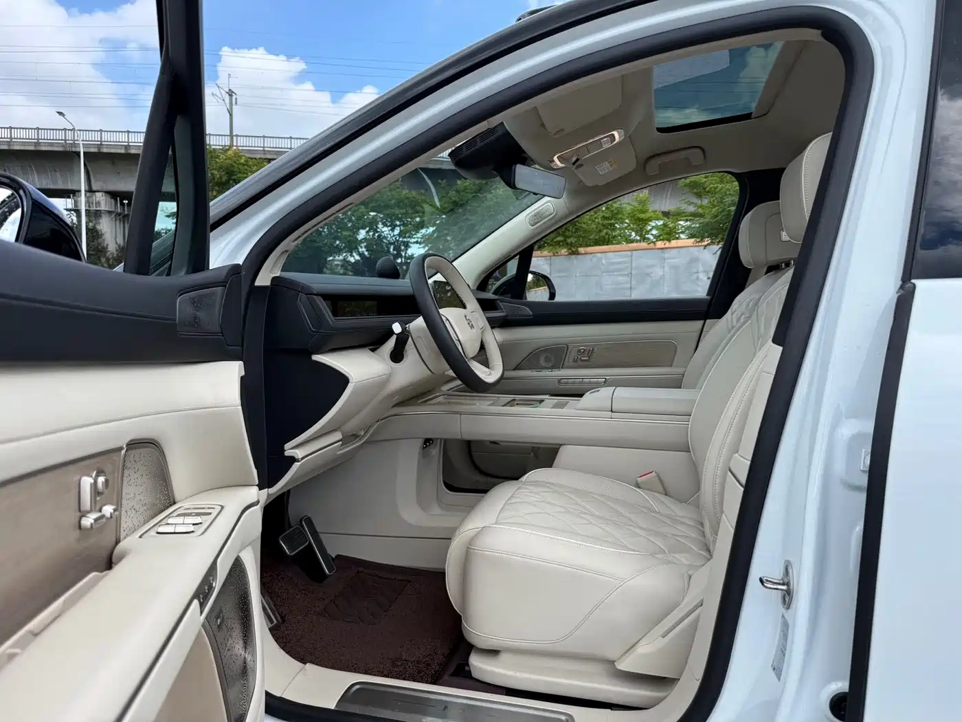 NIO ES8 2026 2025 Model 6-Seat Executive Luxury Edition