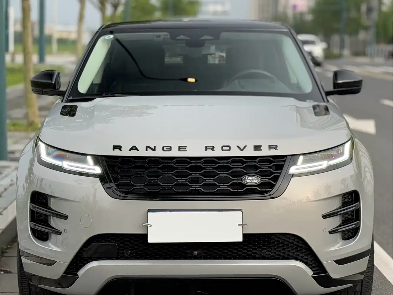 Land Rover Range Rover Evoque 2021 Range Rover Evoque L 249PS R-Dynamic HSE Luxury Edition фото 2