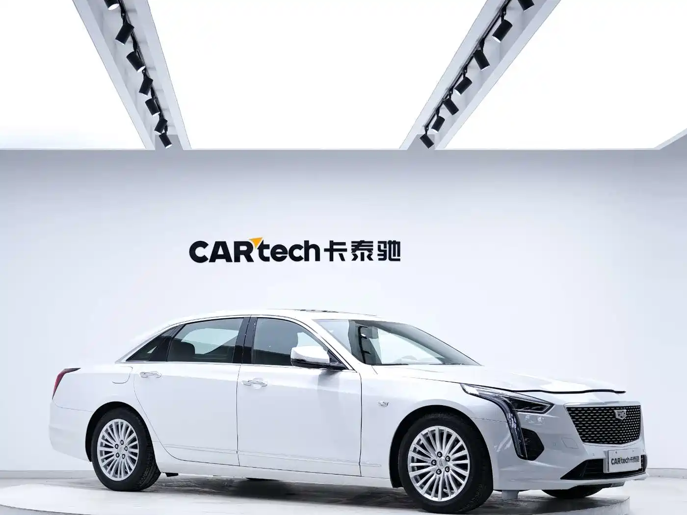 CADILLAC CT6