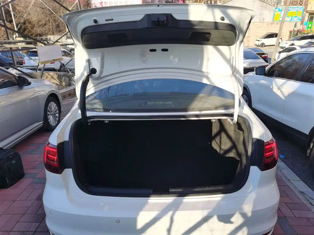 Volkswagen Sagitar 2016 280TSI Automatic R-Line фото 9