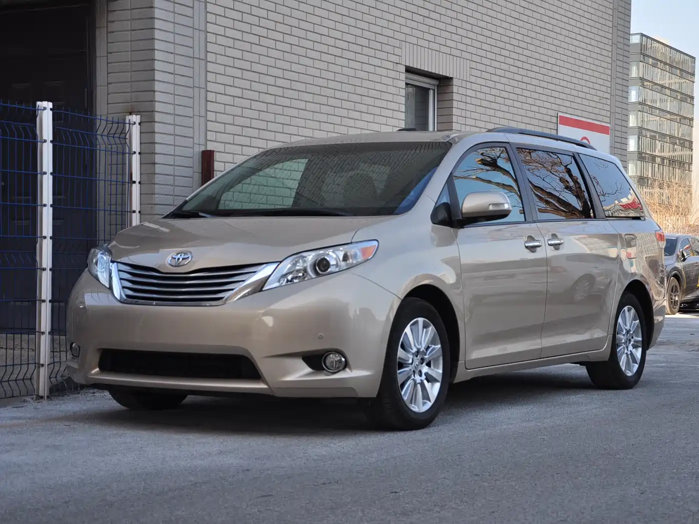 Toyota Sienna 2013 3.5L 4WD Automatic