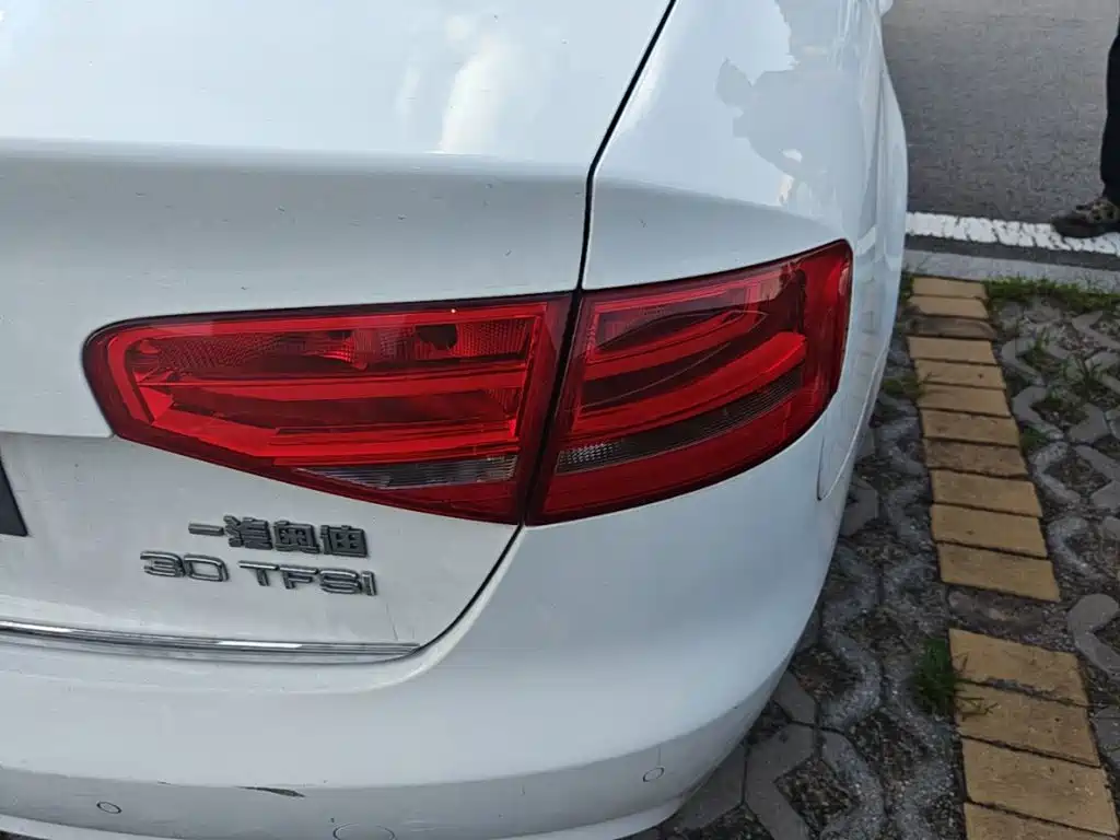 Фото 8 - Audi A4L