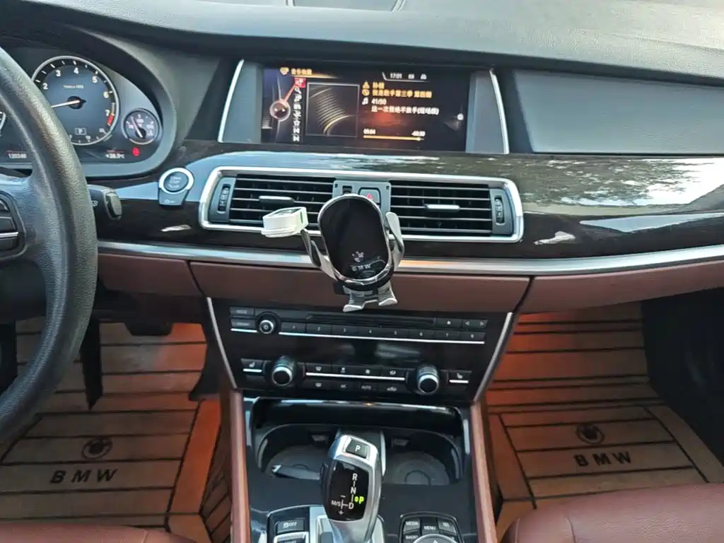 BMW 5 Series GT 2017 2015 528i Leading