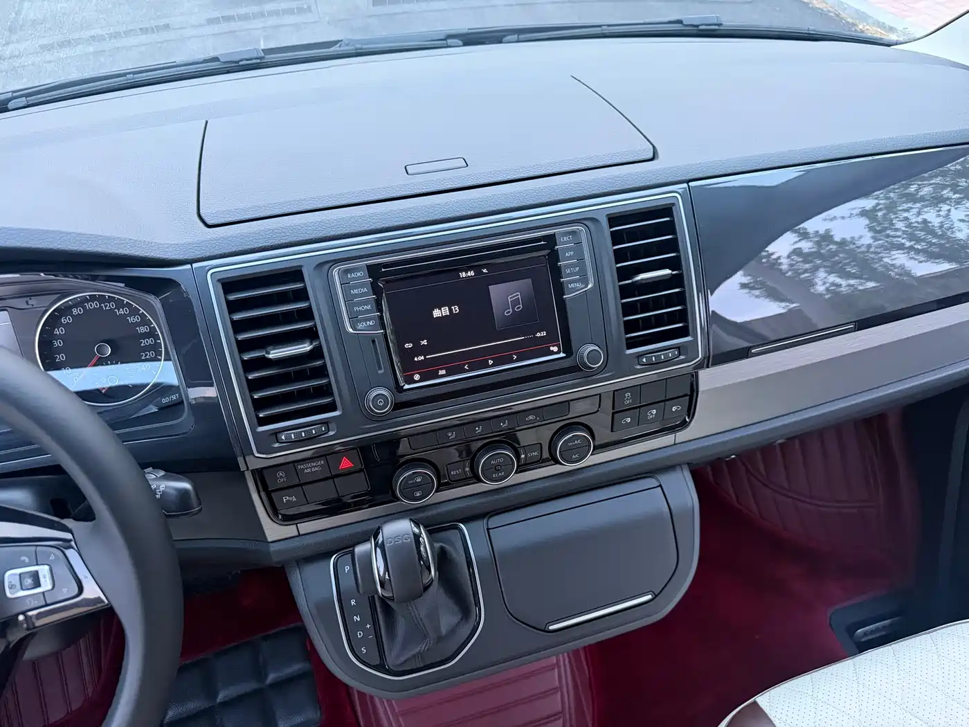 Volkswagen Caravelle 2019 2.0TSI 4WD Luxury 7-seater фото 9