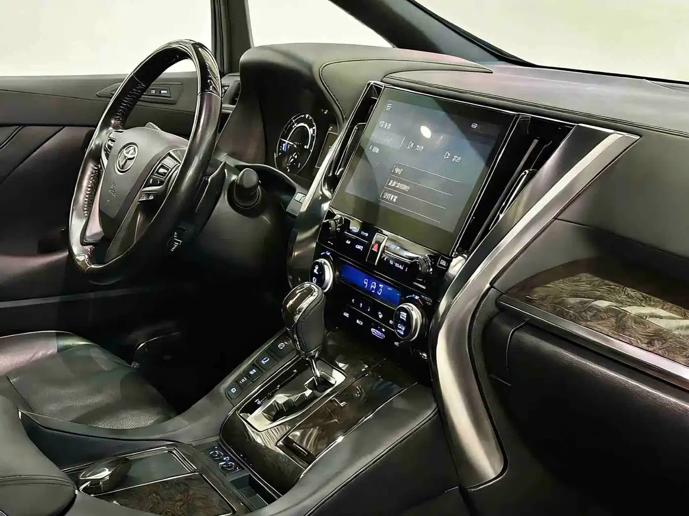Toyota Alphard 2021 Hybrid 2.5L Premium фото 15